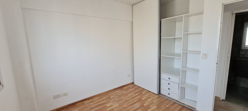 Imagen 3 de 12 de Venta 2 Amb Con Balcón Y Cochera - Lanús Este