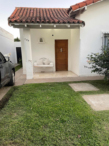 Casa En Monte Grande Renovada! Lote 10x50mts