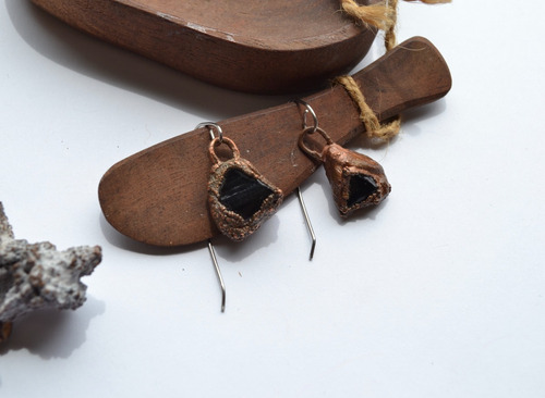 Imagen 2 de 4 de Aros De Obsidiana Negra, Cobre Y Acero Quirurgico, Joyeria
