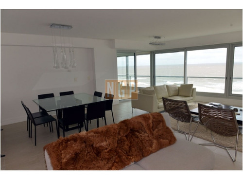 Imagen 12 de 30 de En Primera Línea De La Playa Brava, Punta Del Este.-