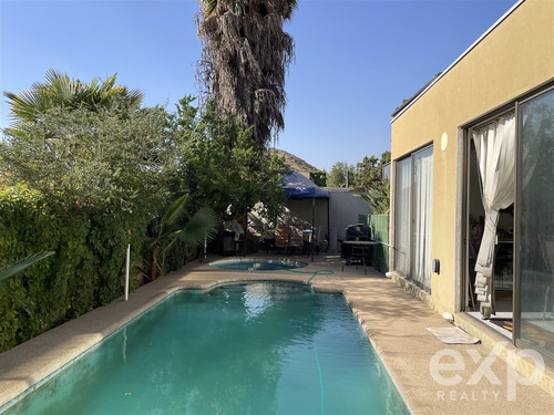 Propiedad Con Piscina Y Patio 329 M² En Sta Rosa Del Peral
