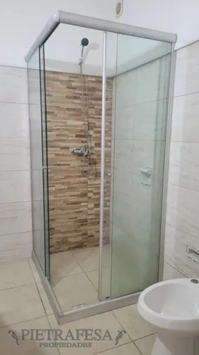 Casa En Alquiler, 3dormitorios, 2baños, Patio, Garaje. Cerro.