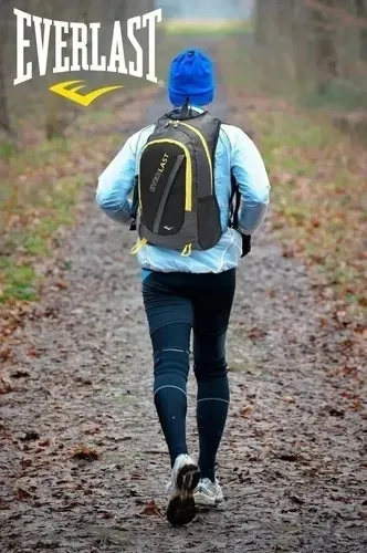 Mochila Running Everlast Trekking Bici Deportes Hombre Mujer Color