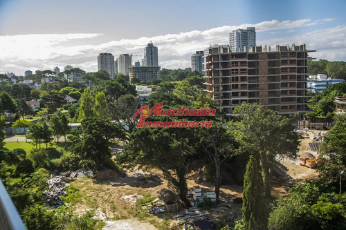 Apartamento En Venta En Torre Esmeralda De 3 Dormitorios , En Punta Del Este