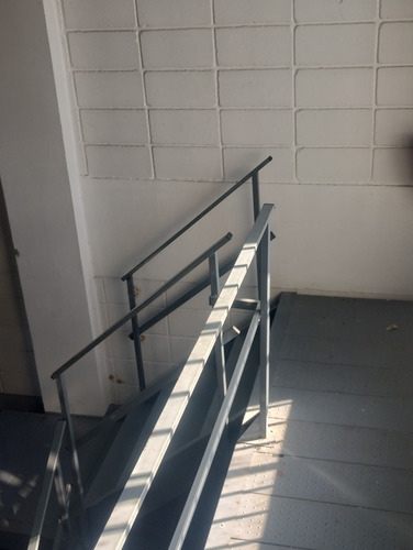 Se Vende Local Logístico Excelente Zona De Montevideo