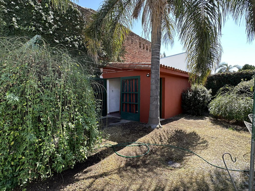 Barrio Juniors - Se Vende Casa De 2 Dorm - Patio Con Asador - Disponibilidad Inmediata
