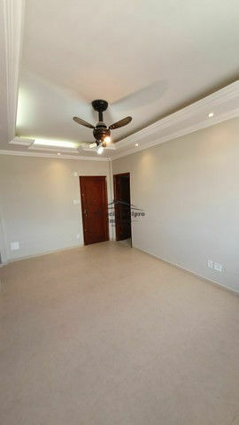 Imagem 2 de 8 de Apartamento À Venda No Bairro Centro - Guaratinguetá/sp - Ap037
