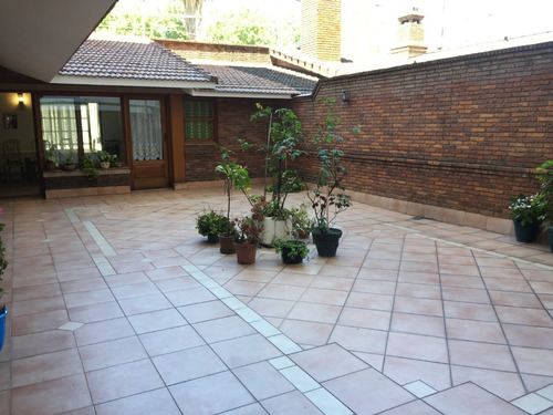 Imagen 2 de 19 de Único!! Tipo Casa Con Patio, Barbacoa Con Parrillero Exclusiva Y Cancha Deportes. Servicio 4 Garages!!