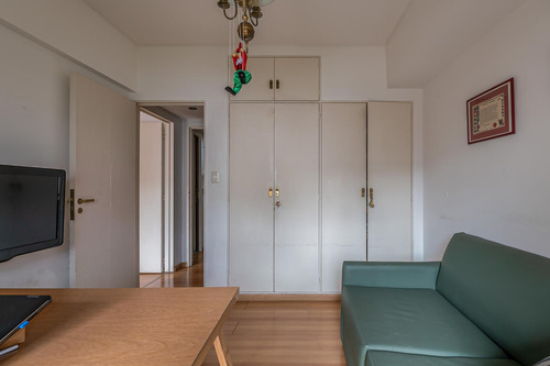 Excelente Semipiso - Venta - 4 Ambientes - Balcon - Frente - Cochera - Belgrano