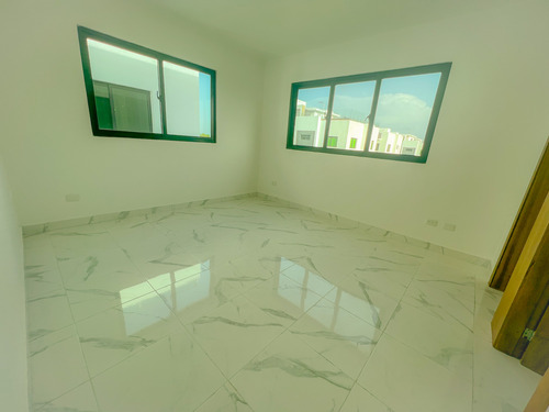 Penthouse De Venta Con Terraza Y Area Social Con Piscina