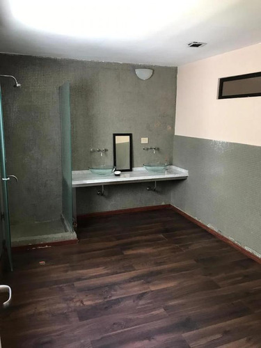 Venta Con Renta Reciclada Con Habilitación Para Centro De Estética Y Consultorio En Constitución
