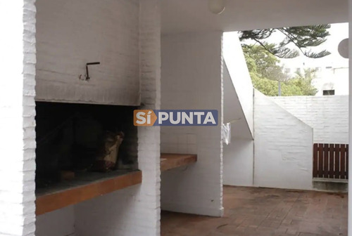 Imagen 11 de 13 de Casa En Venta A Metros De La Posta De Tres Dormitorios