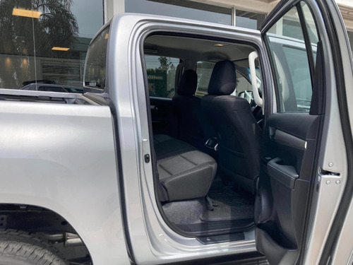 Imagen 9 de 15 de Hilux D/cabina 2.8 Tdi 204cv Automatica Srv 4x2 0km My2023