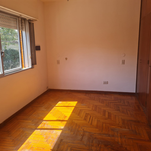 Departamento Tipo Ph 1 Piso Por Escalera Con Terraza Y Patio