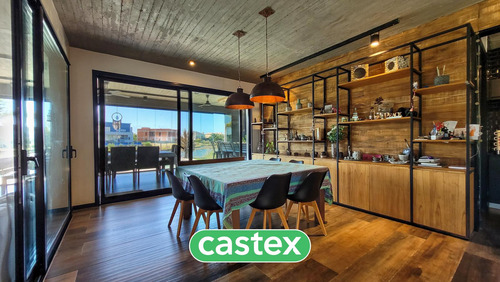 Casa A La Laguna En Venta En Vistas, Puertos