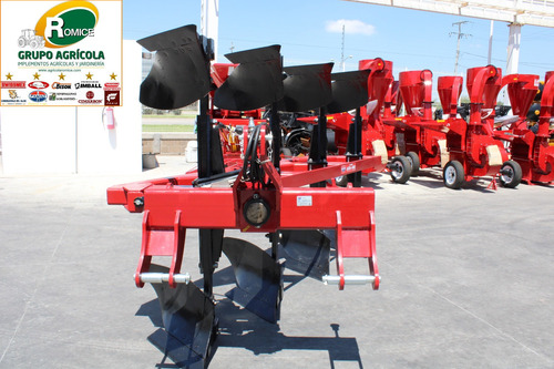 Imagen 4 de 12 de Arado Hidraulico Agricola 4 Rejas Marca Famaq P Tractor