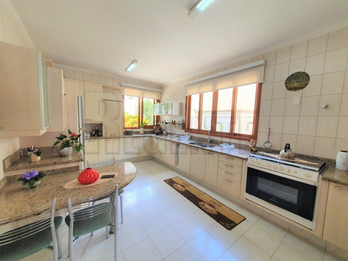 Imagem 4 de 15 de Casa 4 Dormitorios No Bairro Coqueiros - V-82892