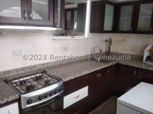 Penthouse Avenida Lara Facil Acceso A Vias Pricipales Comoda Sala Comedor Cocina Empotrada Dos Habitaciones Un Baño Amplia Terraza Posee Anexo De Una Habitacion Con Baño