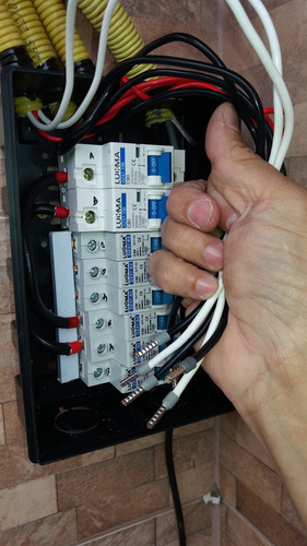Imagem 3 de 7 de Eletricista Montagem De Quadros De Distribuição De Circuito