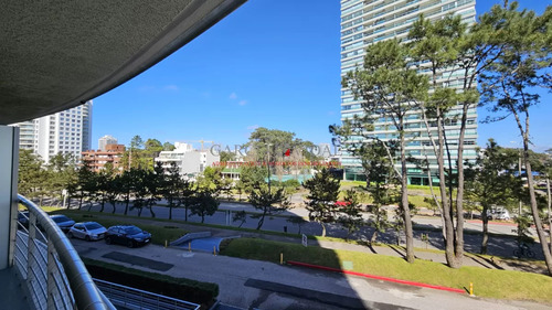 Punta Del Este, Alquiler Apartamento 2 Dormitorios Tressesenta