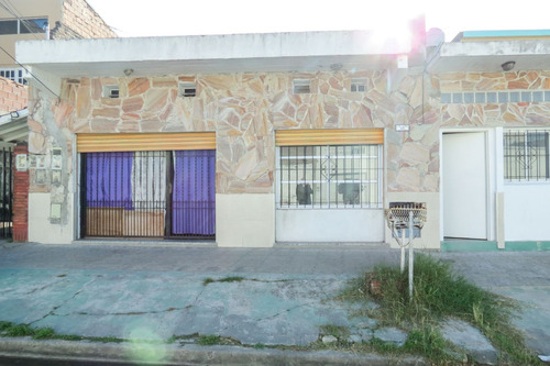 Venta/permuta Casa 4 Ambientes Con Local