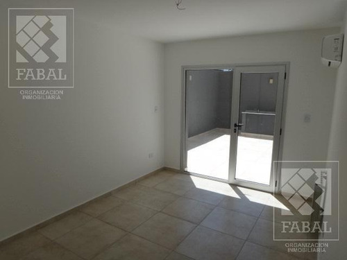 Imagen 9 de 18 de Departamento Venta Centro Neuquén, 2 Dormitorios, Baño, Patio Y Cochera