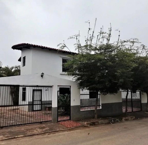 Casa En Urbanización Mundo Nuevo, Los Robles, Municipio Maneiro