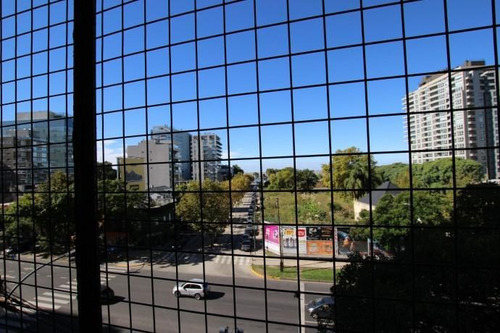 Muy Amplio Depto De 3 Ambientes Al Frente Con Vista Al Río.