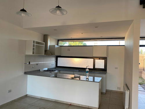 Imagen 3 de 14 de Duplex Cipolletti Barrio Ayres Del Valle