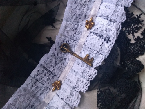 Gorguera Gotica Victoriano Steampunk Llave Barroco Dark Blanco