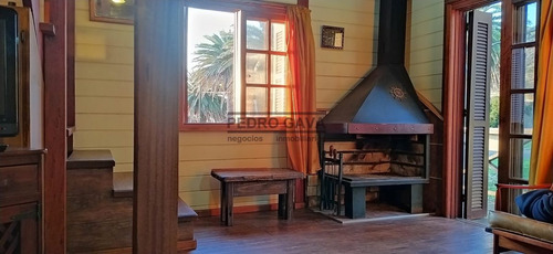 Cabaña De Madera En Venta En Punta Fría, Con Hermosas Vistas