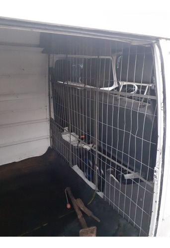 Imagem 3 de 6 de Kombi