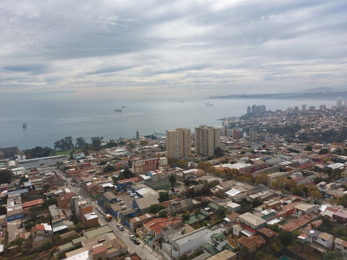 Depto En Cerro Los Placeres Con Vista A La Bahía