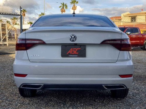 Imagen 4 de 15 de Volkswagen Jetta 2019 4p Highline L4/1.4/t Aut