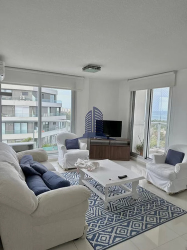 Excelente Oportunidad !!! Apartamento En Zona Residencial De  Punta Del  Este, Maldonado