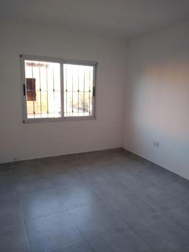 Imagen 12 de 16 de Dúplex De 3 Ambientes Con Patio Y Cochera En Ituzaingó Norte