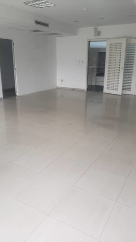 Imagen 8 de 14 de Oficina En Urb. Las Quintas, C.c Cristal - Naguanagua