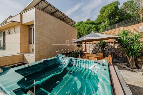 Casa En Venta De 5 Dorm. En Sector La Reserva Chicureo