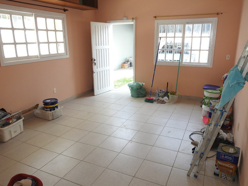 Imagem 2 de 14 de M.a.g.n.í.f.i.c.a Residência Com Piscina