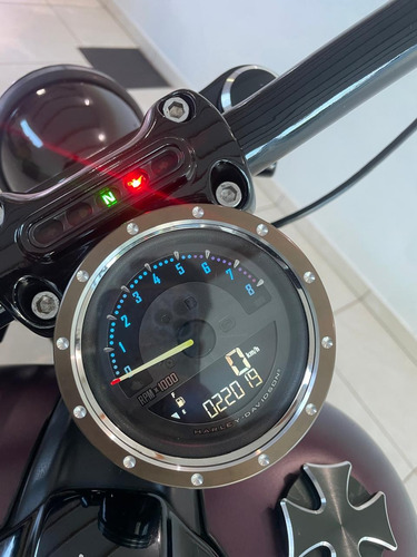 Harley Davidson Breakout Customizada