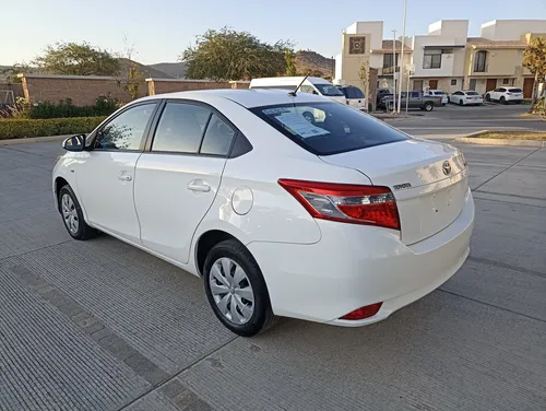 Toyota Yaris 1.5 Core Sedan Mt
