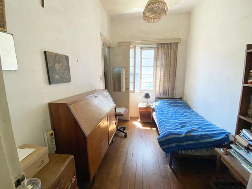 Venta Casa De 4 Dormitorios, Amplio Garage Y Patio En Pocitos