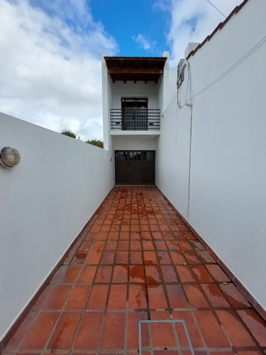 Hermosa Casa Con 4 Habitaciones + Pileta + Quincho