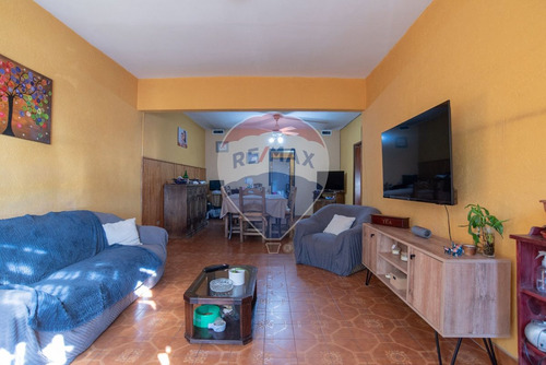 Venta Casa 4 Amb. En Palomar Av. Rosales 2100