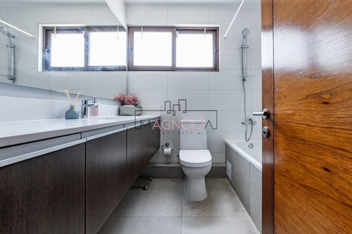 Casa En Venta De 5 Dorm. En Lo Barnechea