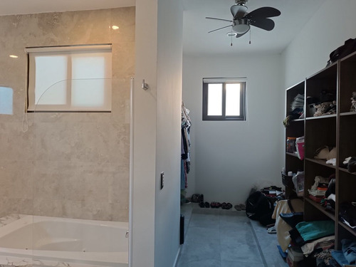 Casa De Una Planta Ubicada En Temozón Norte, Mérida.