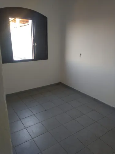 Dois Sobrados No Mesmo Terreno, Total De Cinco Quartos, Cômodos Amplos, 303m² De Área Construída