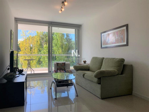 Moderno Apartamento De Dos Dormitorios En Venta - Punta Del Este-ref:4084