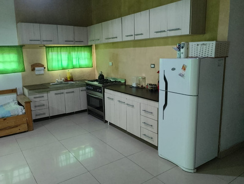 3 Ambientes, 1 Baño, Patio Y Pileta