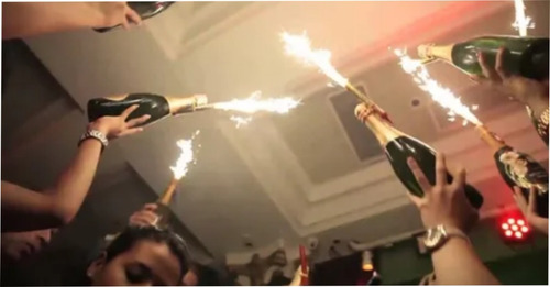 Imagem 4 de 5 de 80 Velas Cascata Indoor Garrafa Champagne Aniversario